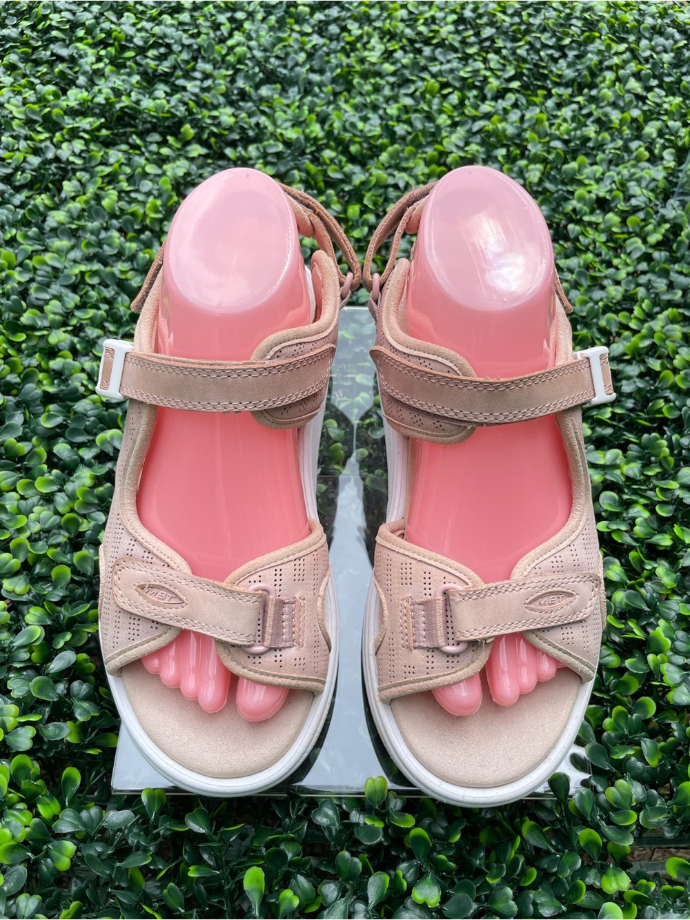 MBT Comfortable Women’s Beige Open-Toe Sport Sandals, adjustable straps size 7